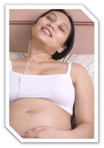 mom listening to hypnosis